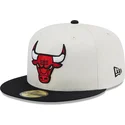 hvid-og-sort-justerbar-59fifty-chicago-bulls-nba-championships-flad-kasket-fra-new-era