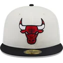 hvid-og-sort-justerbar-59fifty-chicago-bulls-nba-championships-flad-kasket-fra-new-era