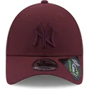kasketter-buet-rod-justerbar-rem-granate-granate-9forty-repreve-fra-new-york-yankees-mlb-af-new-era