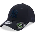 kasketter-buet-marinebla-justerbar-rem-9forty-repreve-fra-new-york-yankees-mlb-af-new-era