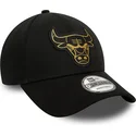 kasketter-buet-sort-justerbar-rem-9forty-metallic-badge-fra-chicago-bulls-nba-af-new-era