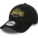 kasketter-buet-sort-justerbar-rem-9forty-metallic-badge-fra-los-angeles-lakers-nba-af-new-era