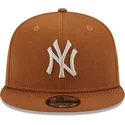 brun-snapback-flat-cap-9fifty-league-essential-new-york-yankees-mlb-fra-new-era
