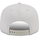 beige-snapback-kasket-med-flad-skygge-og-brunt-logo-9fifty-league-essential-fra-new-york-yankees-mlb-af-new-era