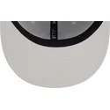 beige-snapback-kasket-med-flad-skygge-og-brunt-logo-9fifty-league-essential-fra-new-york-yankees-mlb-af-new-era