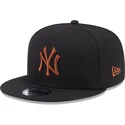 sort-flad-snapback-kasket-med-brunt-logo-9fifty-league-essential-new-york-yankees-mlb-fra-new-era