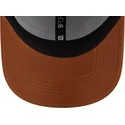 justerbar-brun-buet-kasket-med-beige-logo-9forty-league-essential-los-angeles-dodgers-mlb-fra-new-era