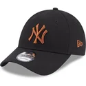 new-era-new-york-yankees-mlb-9forty-league-essential-sort-justerbar-kasket-med-brun-logo