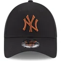 new-era-new-york-yankees-mlb-9forty-league-essential-sort-justerbar-kasket-med-brun-logo