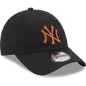new-era-new-york-yankees-mlb-9forty-league-essential-sort-justerbar-kasket-med-brun-logo