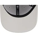 beige-justerbar-buet-kasket-med-brunt-logo-9forty-league-essential-af-chicago-white-sox-mlb-fra-new-era