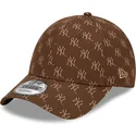 kasketter-buet-brun-justerbar-rem-9forty-monogram-fra-new-york-yankees-mlb-af-new-era