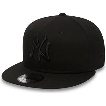 sort-flad-snapback-9fifty-black-on-black-kasket-fra-new-york-yankees-mlb-af-new-era