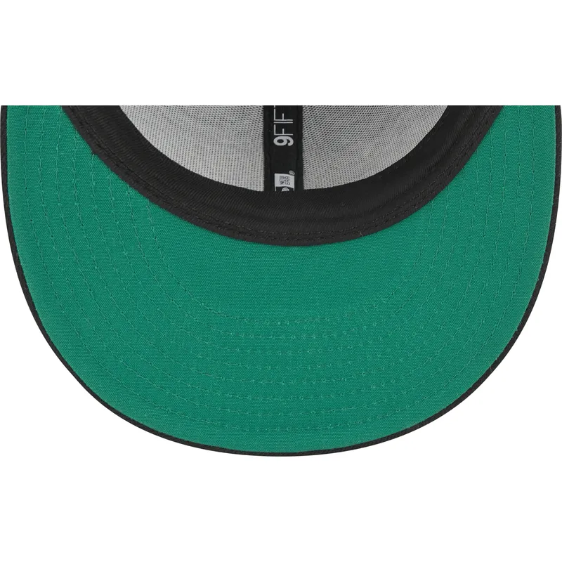 flad-sort-snapback-9fifty-post-up-pin-kasket-fra-new-york-yankees-mlb-af-new-era