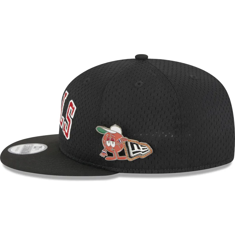 flad-sort-snapback-9fifty-post-up-pin-kasket-fra-chicago-bulls-nba-af-new-era