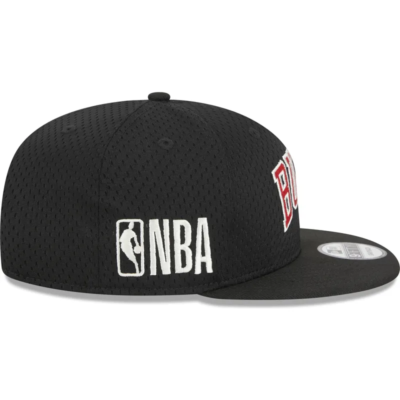 flad-sort-snapback-9fifty-post-up-pin-kasket-fra-chicago-bulls-nba-af-new-era