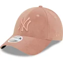 new-era-new-york-yankees-mlb-9forty-velour-justerbar-lyserod-buet-kasket-med-lyserodt-logo-til-kvinder