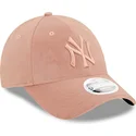 new-era-new-york-yankees-mlb-9forty-velour-justerbar-lyserod-buet-kasket-med-lyserodt-logo-til-kvinder