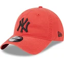 rod-justerbar-buet-kasket-med-sort-logo-9twenty-league-essential-fra-new-york-yankees-mlb-fra-new-era