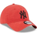 rod-justerbar-buet-kasket-med-sort-logo-9twenty-league-essential-fra-new-york-yankees-mlb-fra-new-era