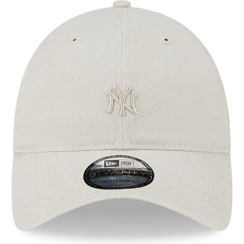 beige-justerbar-buet-kasket-med-beige-logo-9twenty-mini-logo-af-new-york-yankees-mlb-fra-new-era