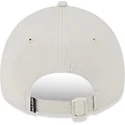 beige-justerbar-buet-kasket-med-beige-9twenty-mini-logo-af-new-york-yankees-mlb-fra-new-era