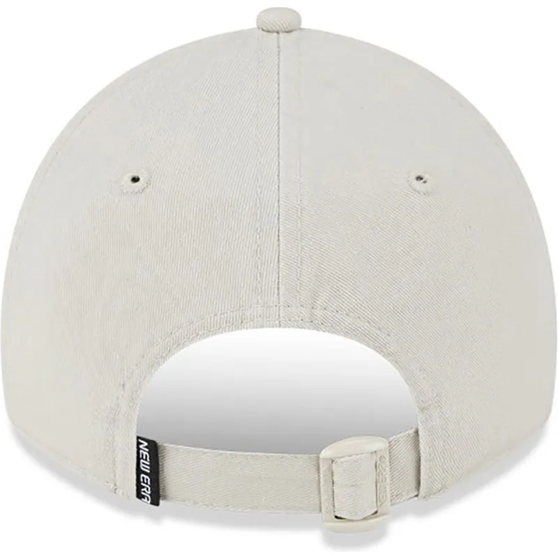 beige-justerbar-buet-kasket-med-beige-logo-9twenty-mini-logo-af-new-york-yankees-mlb-fra-new-era
