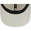 beige-justerbar-buet-kasket-med-beige-9twenty-mini-logo-af-new-york-yankees-mlb-fra-new-era