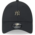 justerbar-sort-buet-kasket-9forty-med-new-york-yankees-mlb-pin-fra-new-era