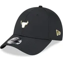 sort-justerbar-buet-kasket-9forty-med-chicago-bulls-nba-pin-fra-new-era