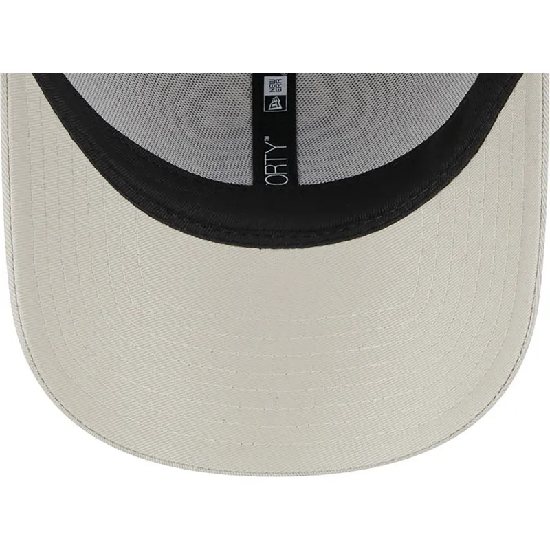 buet-beige-justerbar-9forty-check-infill-kasket-fra-new-york-yankees-mlb-fra-new-era