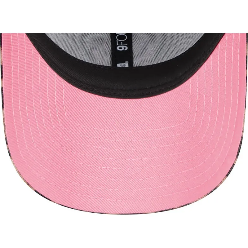 new-era-new-york-yankees-mlb-9forty-velour-justerbar-leopardkurvet-kasket-med-pink-logo-til-kvinder