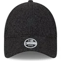 new-era-new-york-yankees-mlb-9forty-hypertexture-sort-justerbar-kvindekasket-med-sort-logo