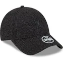 new-era-new-york-yankees-mlb-9forty-hypertexture-sort-justerbar-kvindekasket-med-sort-logo