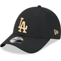justerbar-sort-buet-kasket-med-gyldent-logo-9forty-league-essential-los-angeles-dodgers-mlb-fra-new-era