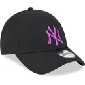 justerbar-sort-buet-kasket-med-lilla-logo-9forty-league-essential-fra-new-york-yankees-mlb-af-new-era