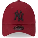 rod-justerbar-buet-kasket-med-sort-logo-9forty-league-essential-fra-new-york-yankees-mlb-fra-new-era
