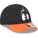 sort-og-orange-justerbar-buet-kasket-til-born-9forty-med-daffy-and-looney-tunes-fra-new-era
