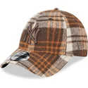 kasketter-buet-brun-justerbar-rem-9forty-check-fra-new-york-yankees-mlb-af-new-era