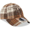 kasketter-buet-brun-justerbar-rem-9forty-check-fra-new-york-yankees-mlb-af-new-era