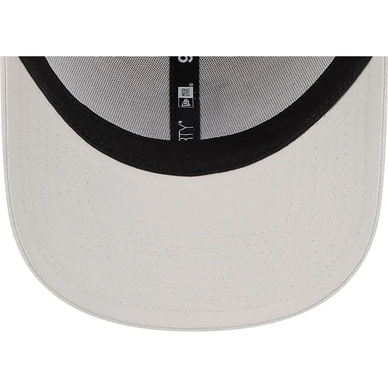 beige-justerbar-buet-kasket-med-beige-logo-9forty-repreve-outline-los-angeles-dodgers-mlb-fra-new-era