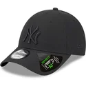 justerbar-sort-buet-kasket-med-sort-logo-9forty-repreve-outline-af-new-york-yankees-mlb-fra-new-era