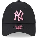 justerbar-sort-buet-kasket-med-lyserodt-logo-9forty-neon-new-york-yankees-mlb-fra-new-era