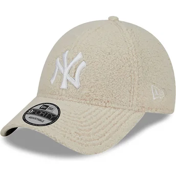 beige-justerbar-9forty-teddy-kasket-med-buet-skygge-fra-new-york-yankees-mlb-af-new-era