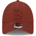 boston-red-sox-mlb-new-era-brun-justerbar-buet-kasket-med-brunt-logo-9forty-washed-canvas