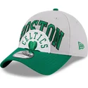 gra-og-gron-justerbar-kurvet-kasket-9twenty-tip-off-2023-fra-boston-celtics-nba-fra-new-era