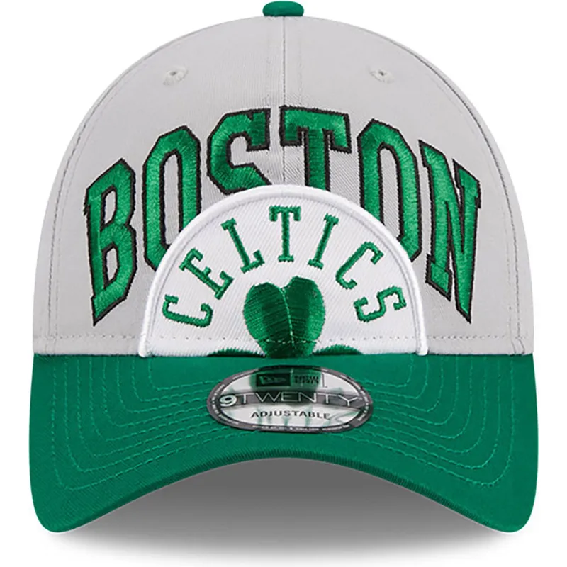 gra-og-gron-justerbar-kurvet-kasket-9twenty-tip-off-2023-fra-boston-celtics-nba-fra-new-era