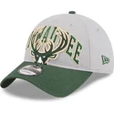 gra-og-gron-justerbar-9twenty-tip-off-2023-milwaukee-bucks-nba-kasket-fra-new-era
