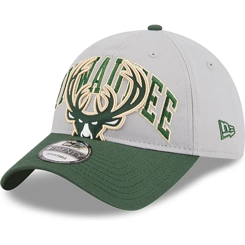 gra-og-gron-justerbar-kurvet-kasket-9twenty-tip-off-2023-fra-milwaukee-bucks-nba-fra-new-era