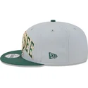 gra-og-gron-fladskygget-snapback-9fifty-tip-off-2023-milwaukee-bucks-nba-kasket-fra-new-era
